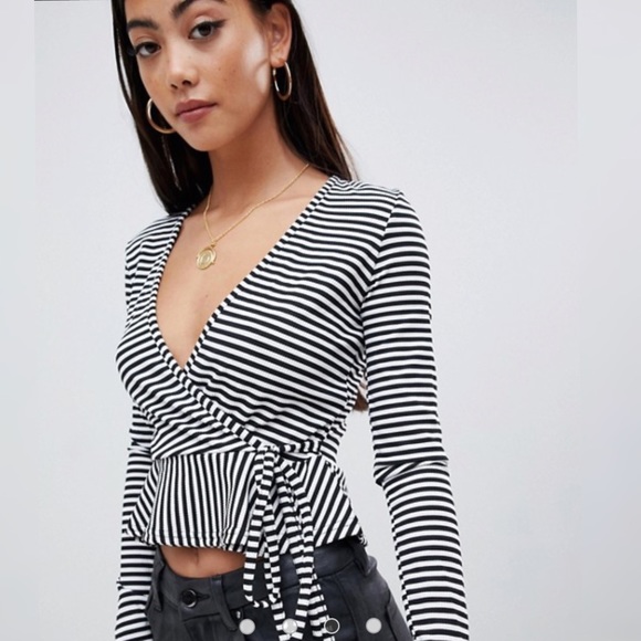 Boohoo- Petite tie side top in stripe - Picture 5 of 7